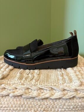 Dr. Scholl's Black Patent Slip-On Loafer with Tan Trim